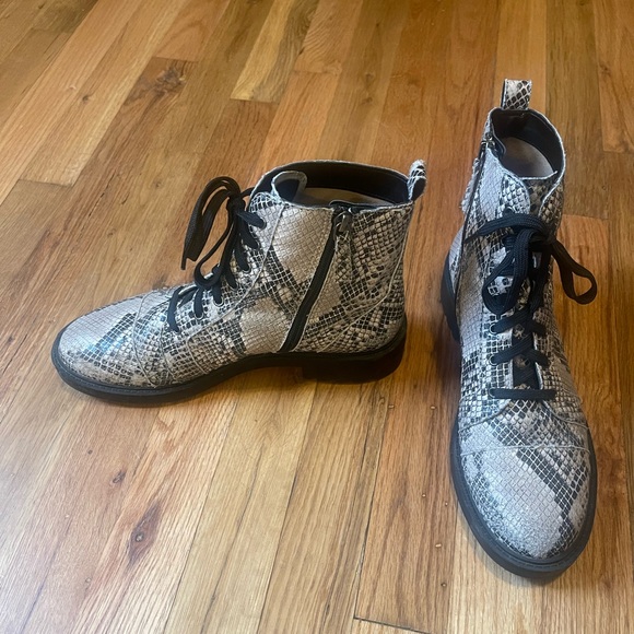 Paolo Shoes| Linea Snake Skin Combat lace up boots, size 8 - Picture 7 of 13